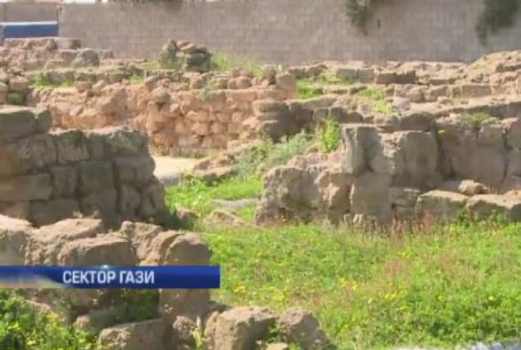 У Секторі Гази сім'я палестинців відновлює стародавній палац