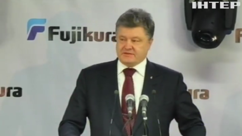 Порошенко обсудит с Меркель полицейскую миссию на Донбассе