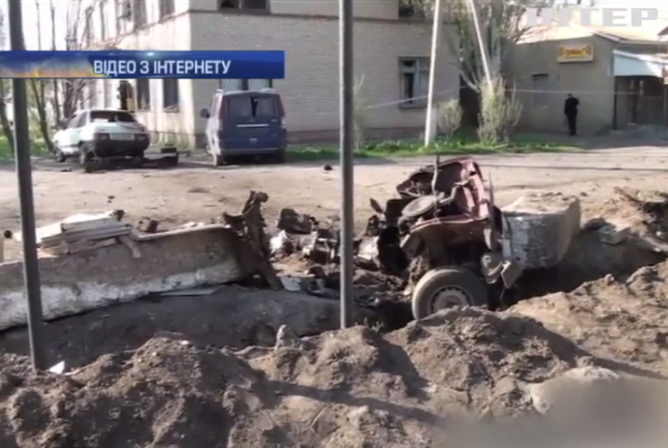 На Херсонщині вибухом автомобіля вбило людину (відео)