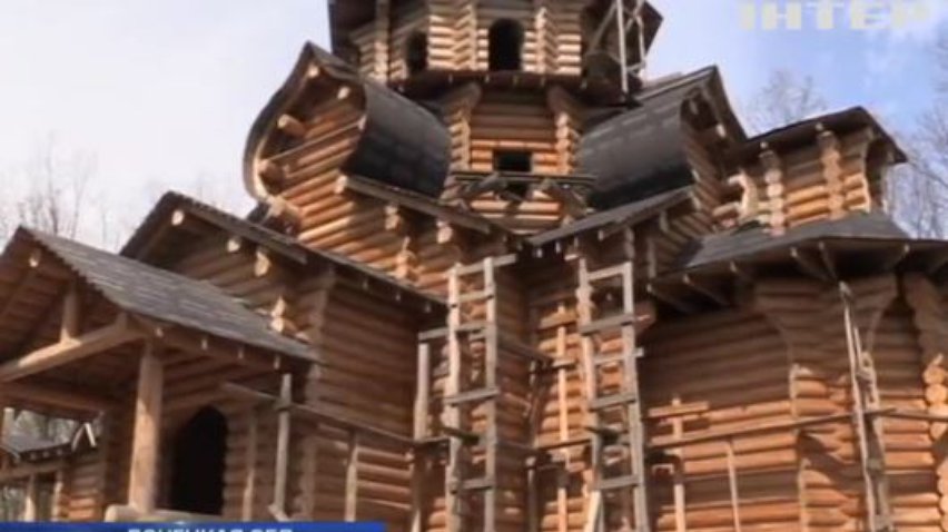 Храм в Авдеевке чудом остался цел после обстрелов (видео)