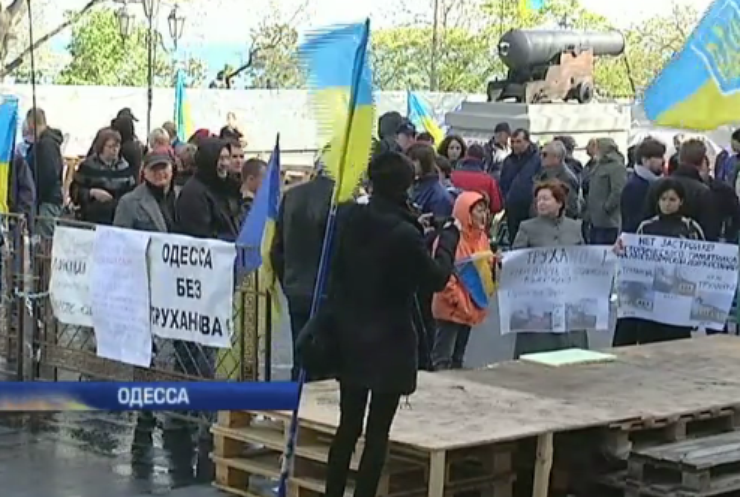 В Одессе восстановили палаточный городок возле мэрии