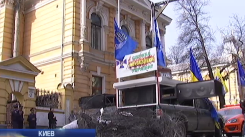 На Банковой протестующие обещают бессрочный митинг