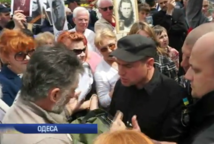 День Перемоги в Одесі пройшов з суперечками і спалюванням символіки
