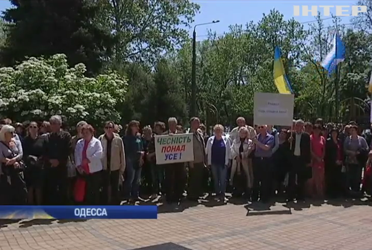В Одессе активисты требуют отдать Дом профсоюзов государству