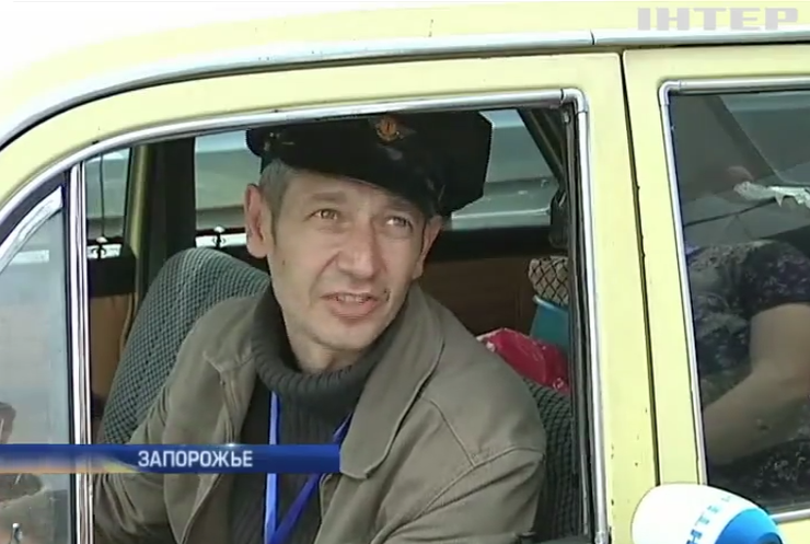 В Запорожье показали ретро-такси "Олимпиады 80" (видео)