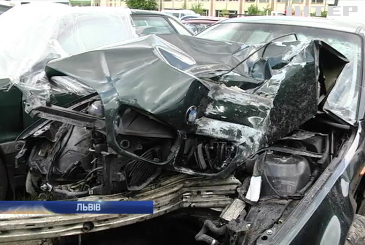 Працівники автомийки Львова розбили BMW клієнта