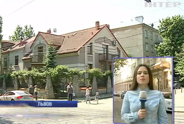 Во Львове забросали гранатами дворы местных политиков (видео)