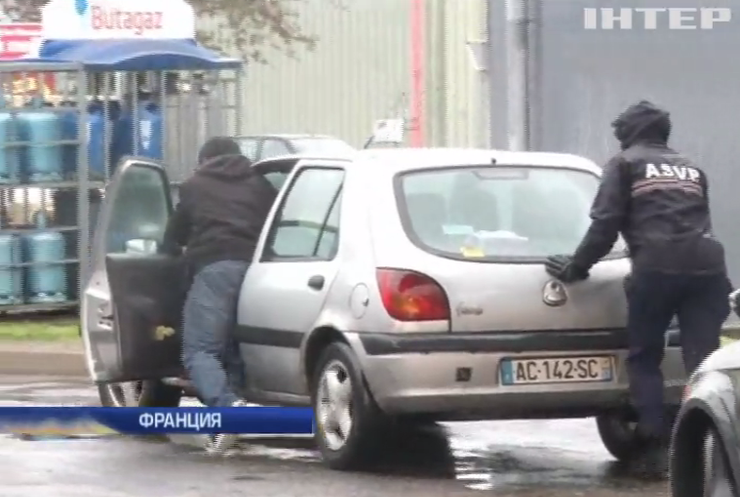 Беспорядки во Франции привели к дефициту бензина (видео)