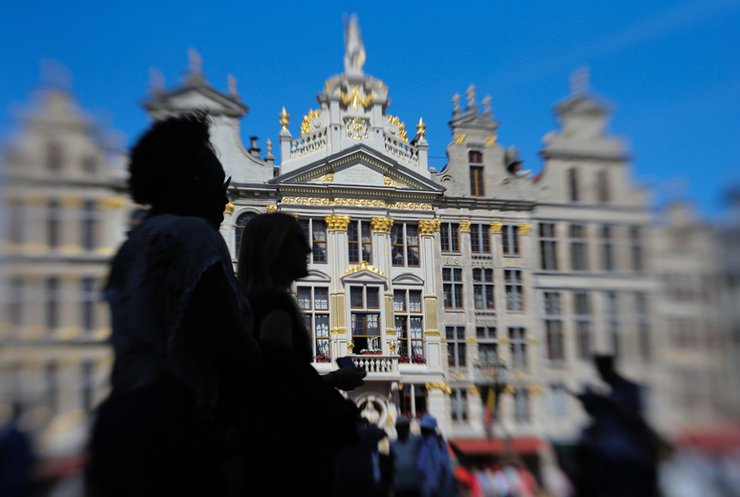 Бельгия после терактов страдает от испуганных туристов (видео)