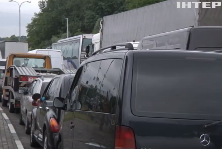 На кордоні із Польщею застрягли водії через страйк митників