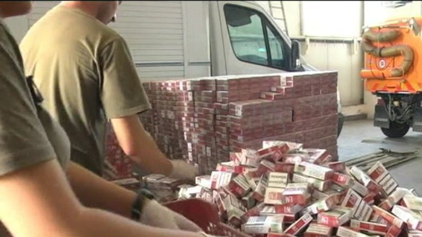 Митники відпустили до Словаччини вантажівку із контрабандою цигарок