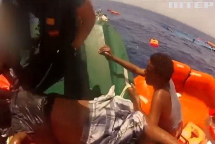 Біля Криту затонуло судно з біженцями