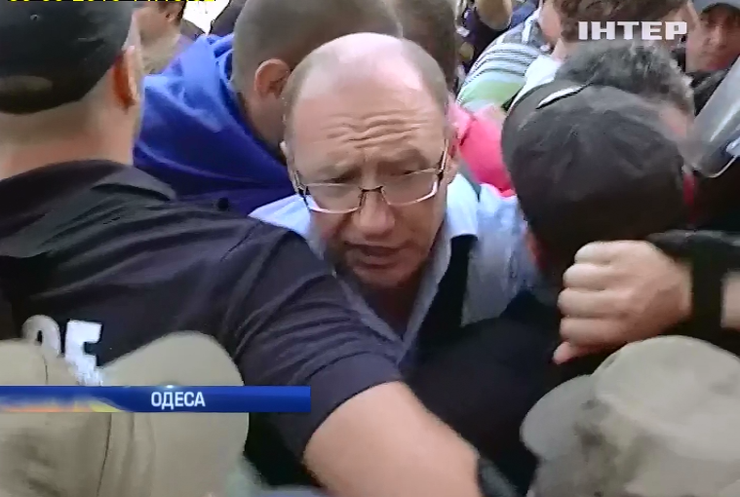В Одесі мітингувальники намагалися прорватися на сесію міськради