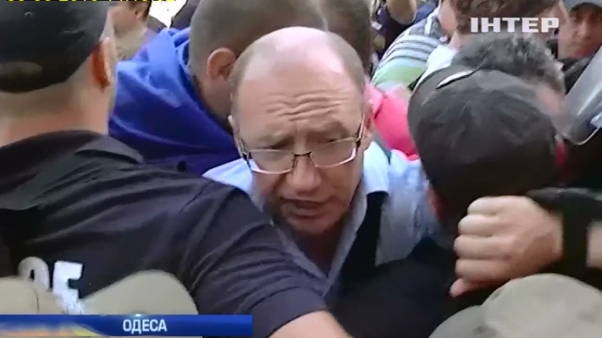 В Одесі мітингувальники намагалися прорватися на сесію міськради