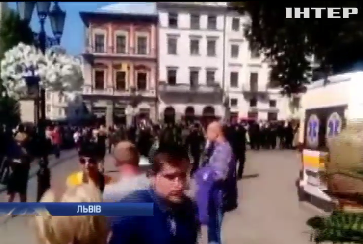 У міськраді Львова мітингувальники розпорошили газ