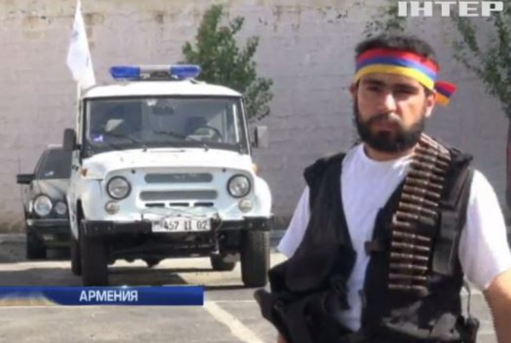 В Ереване полиции сдались двое мятежников
