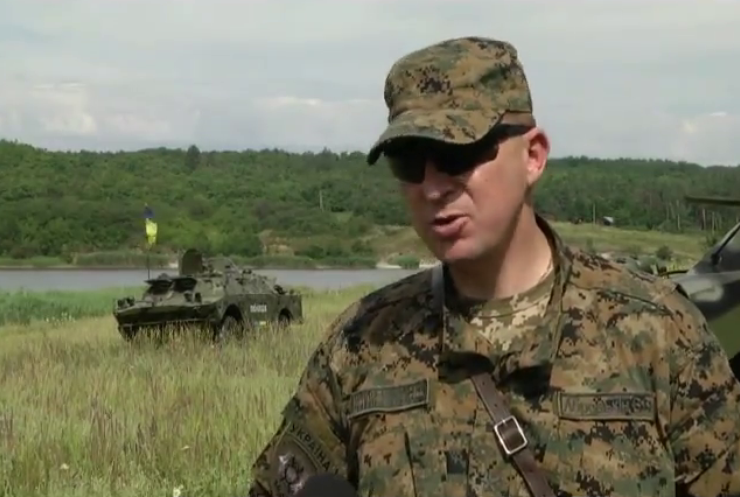 На Донеччині поліцейським влаштували марш-кидок (відео)