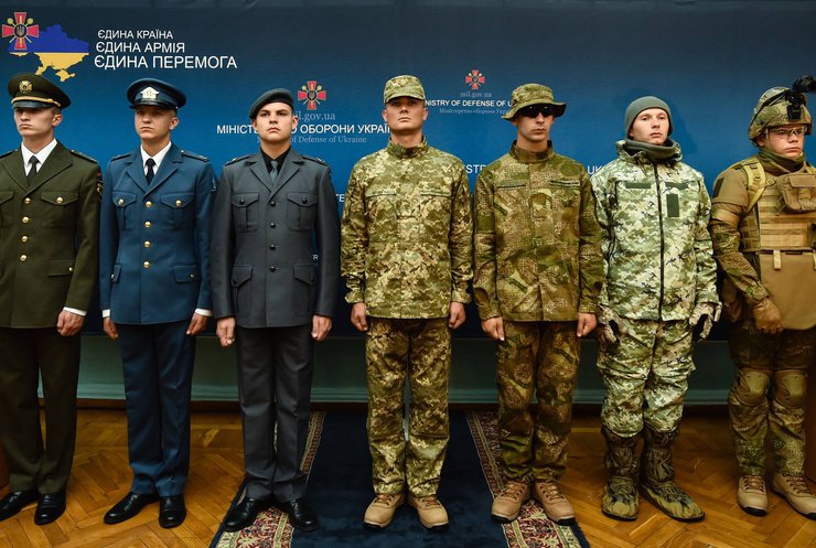В Україні затвердили нові погони та уніформу для військових