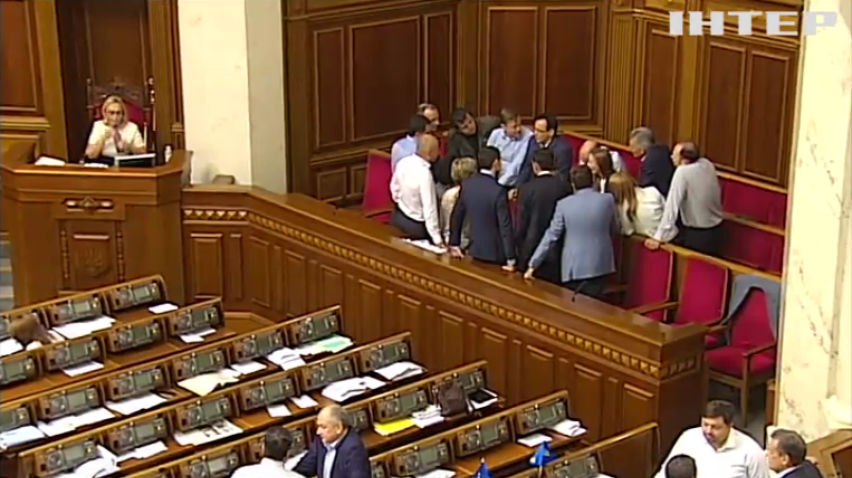 Лидеры фракций на Банковой договаривались о разблокировании парламента