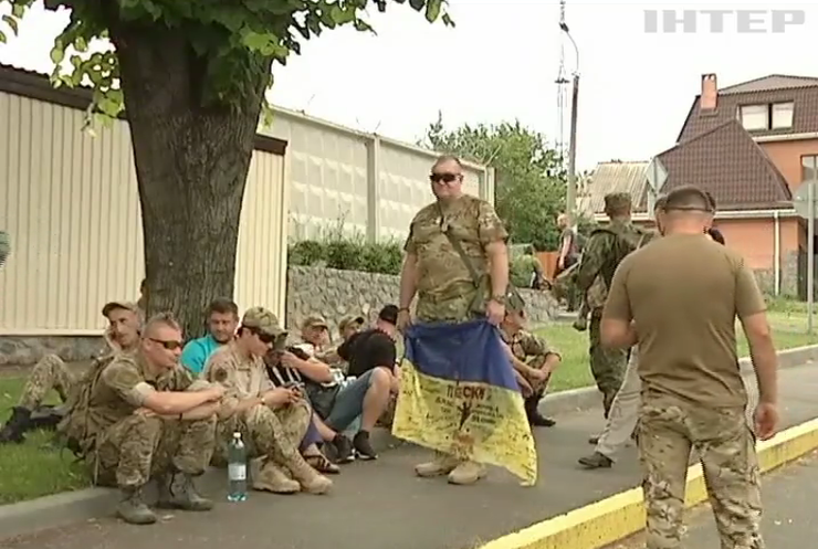 "Дніпро-1" під час обшуку ледь не влаштували перестрілку з "Альфою"