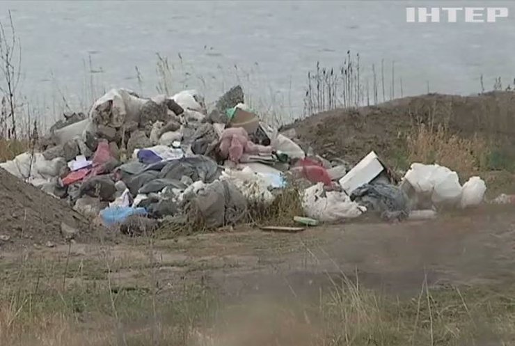Жители Никополя задыхаются от вони с незаконной свалки 