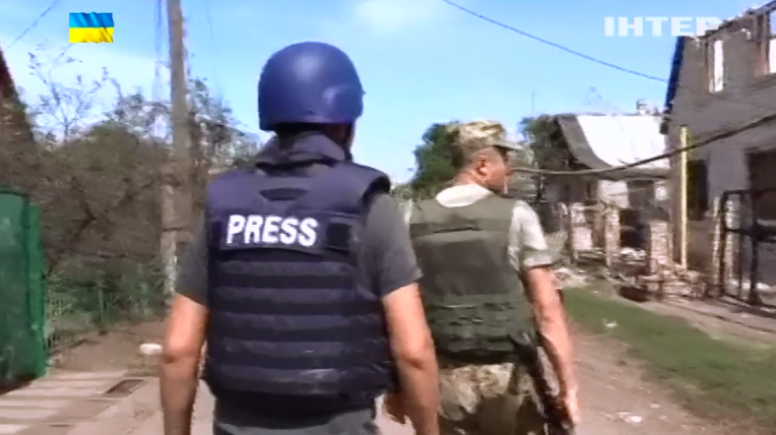 На Донбасі поранено вісьмох військових