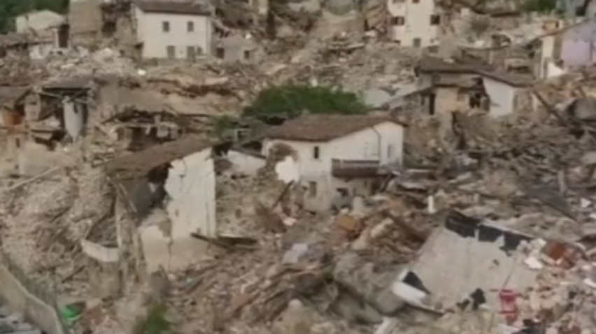 Землетрясение в Италии: Порошенко предложил помощь 