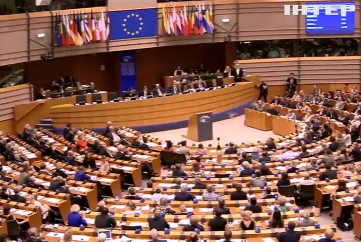 Европарламенту предлагают отменить визы для украинцев