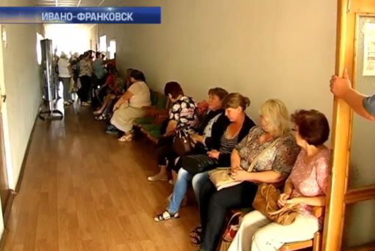 На Прикарпатье не хватает денег на зарплаты медиков