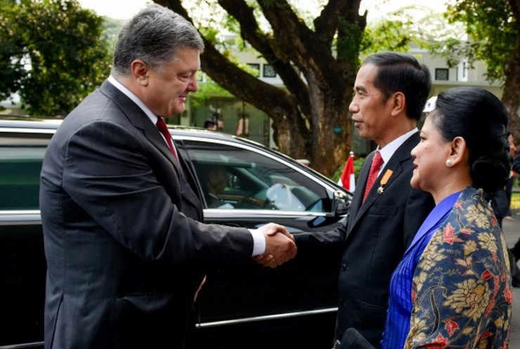 Порошенко в Индонезии добился отмены виз для Украинцев