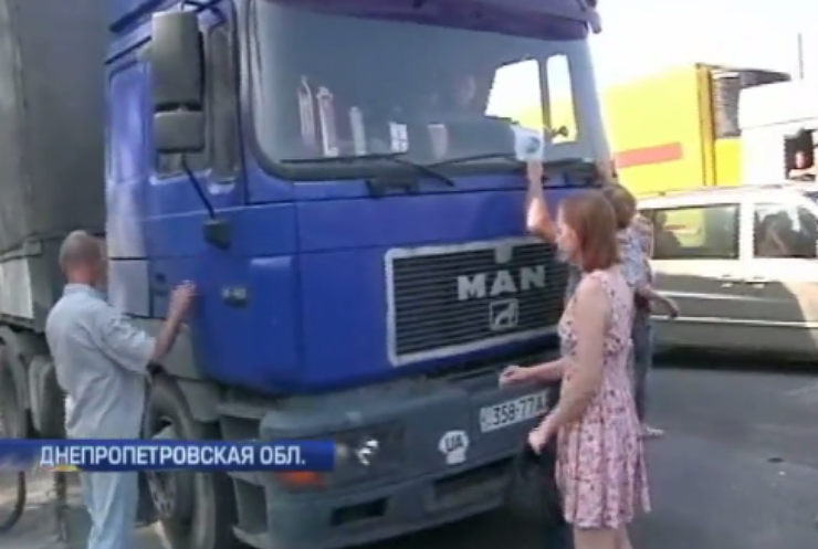 В Днепре противники мусора из Львова перекрывают дороги
