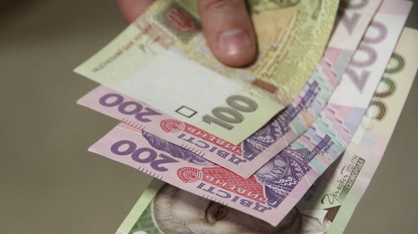 Курс гривні обвалився у день 20-річчя національної валюти