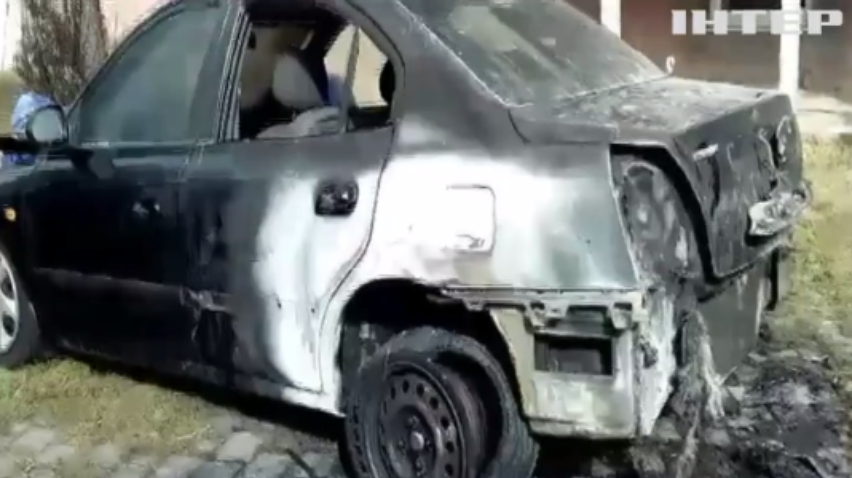 У Мукачево спалили автівку прикордонника