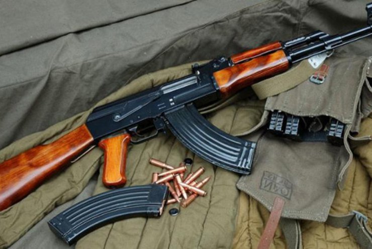 Аваков раздарил депутатам 1150 пистолетов и автоматов