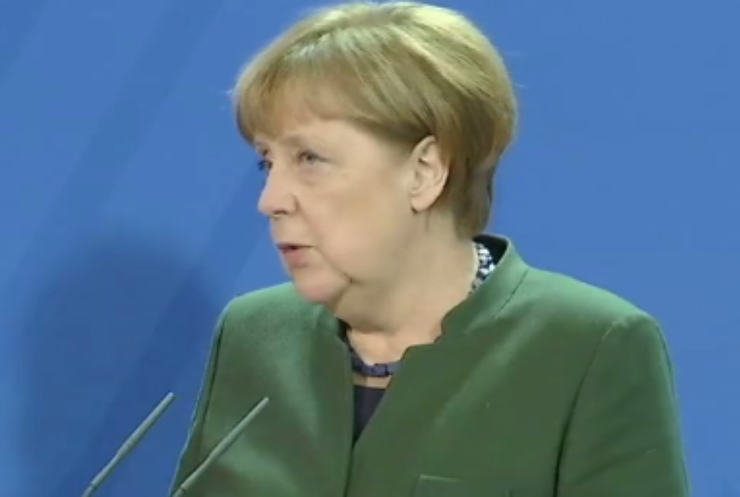 Меркель закликала працювати над втіленням Мінських домовленостей
