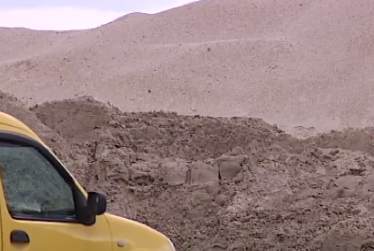 Под Киевом объявили войну незаконной добыче песка (видео)