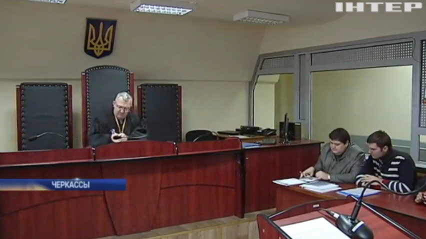 В Черкассах подозреваемые в избиении полицейские затягивают судебный процесс