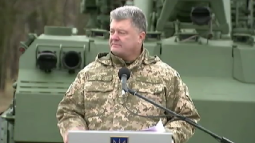 Порошенко пообещал артиллеристам переход на стандарты НАТО
