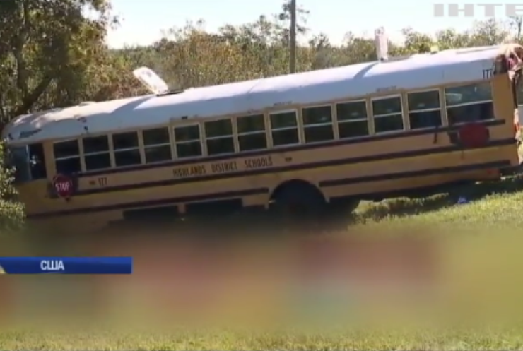 У Флориді вантажівка протаранила автобус з дітьми
