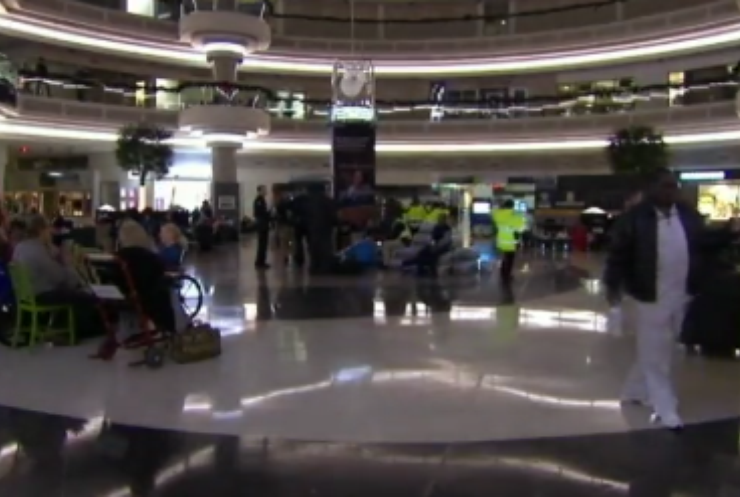В аеропорту США оплесками відреагували на відновлення електропостачання