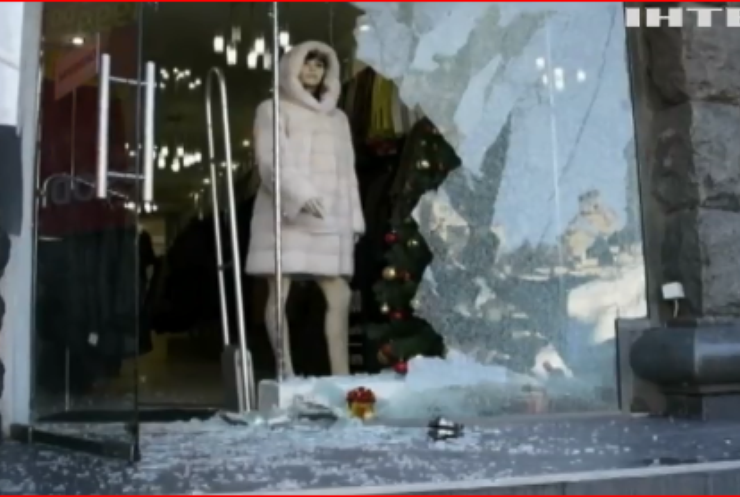 Ограбить за минуту: в Киеве из магазина похитили 33 шубы