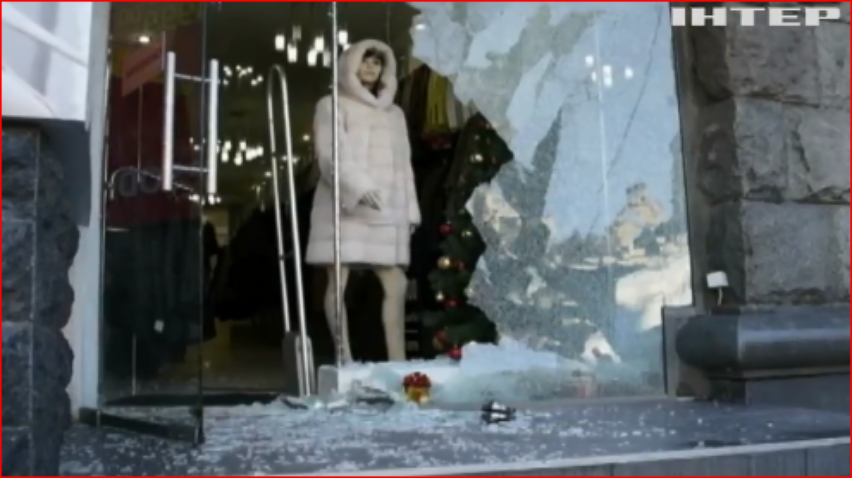 Ограбить за минуту: в Киеве из магазина похитили 33 шубы