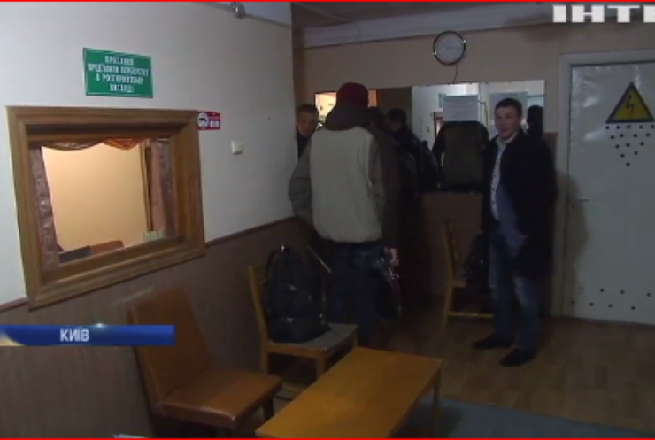 З речами на вихід: переселенців з Донбасу виселяють з гуртожитку Мін'юста