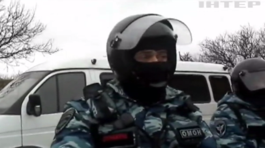 Біля Сімферополя продовжують обшуки у кримських татар