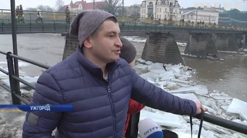 Наводнение в Закарпатье: на реках ликвидируют ледяные заторы