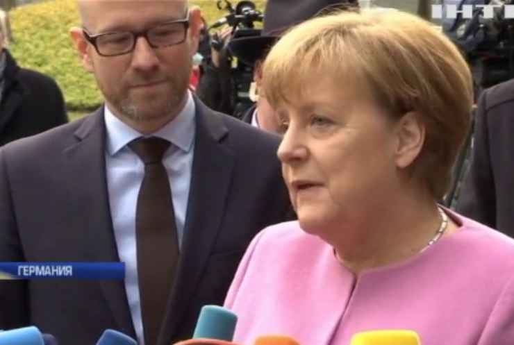 Меркель обсудила с соратниками перспективы на выборах канцлера