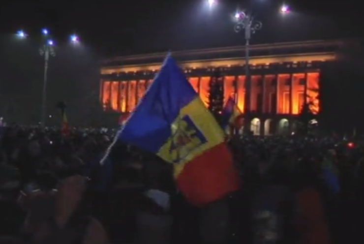 Майдан у Румунії: протестуючі стоять попри заметілі та холод