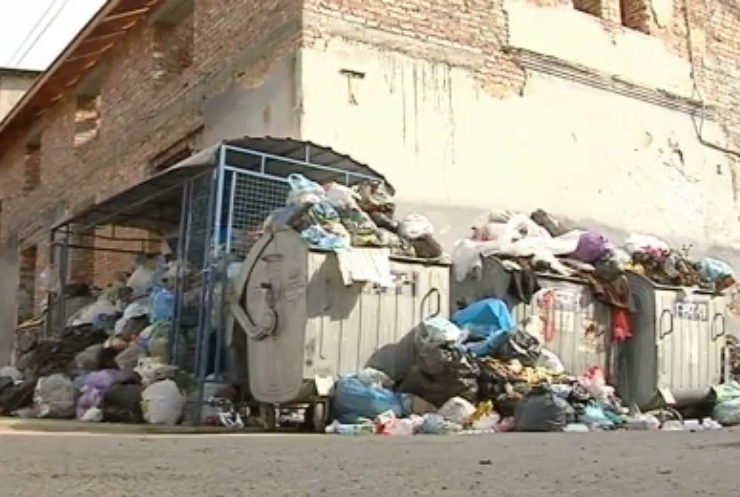Во Львове активисты пытаются спасти город от мусора (видео)