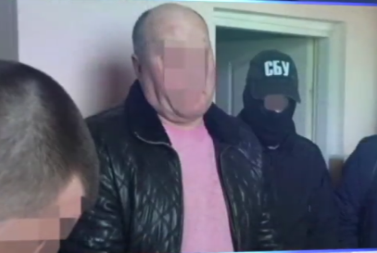 В селе под Киевом чиновника поймали на крупной взятке