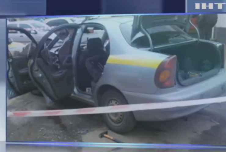 У Києві четверо чоловіків пограбували автомобіль служби охорони